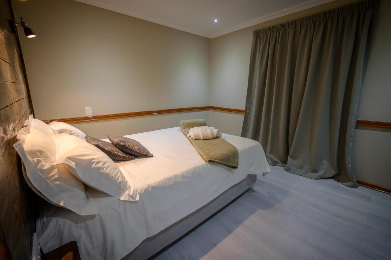 Bains Lodge Bloemfontein Exteriör bild
