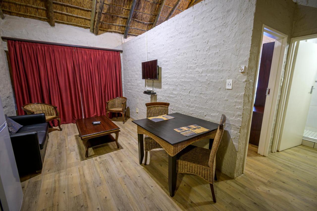 Bains Lodge Bloemfontein Exteriör bild
