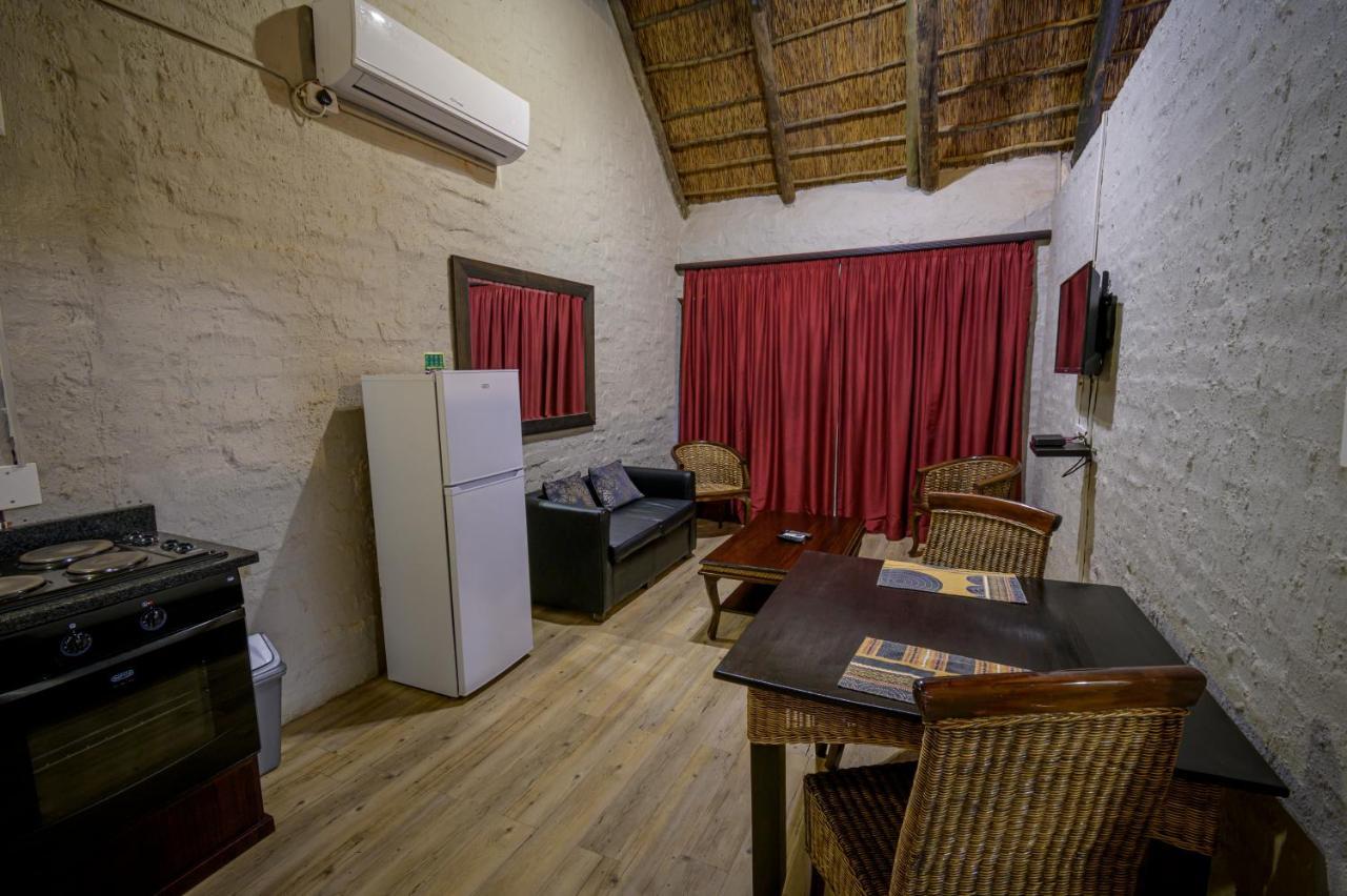 Bains Lodge Bloemfontein Exteriör bild