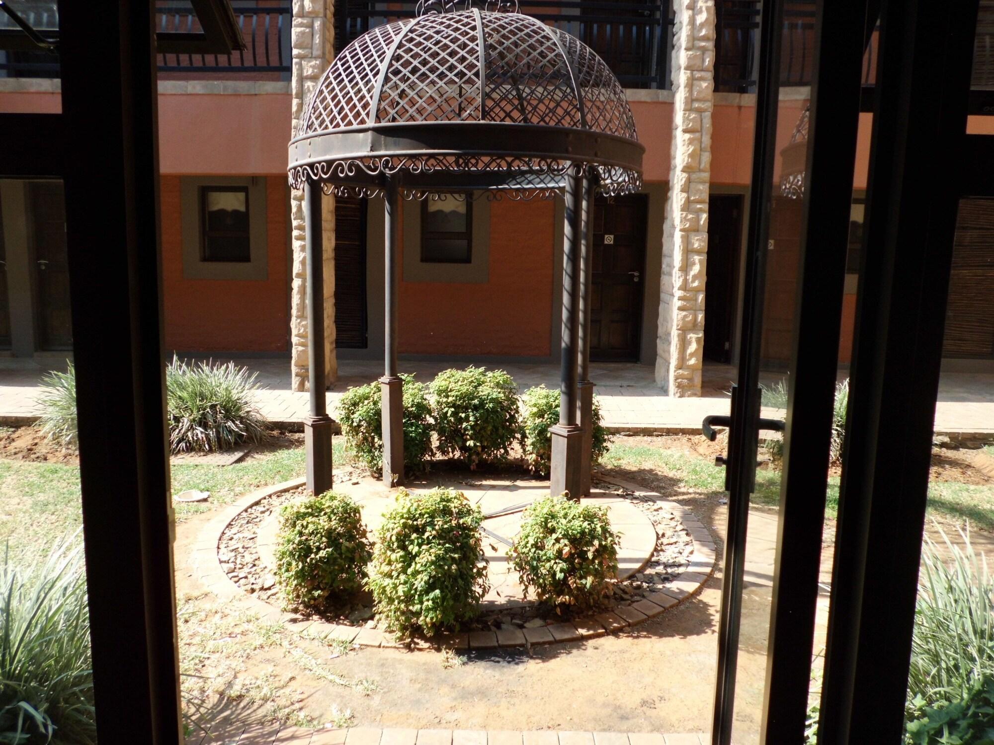 Bains Lodge Bloemfontein Exteriör bild