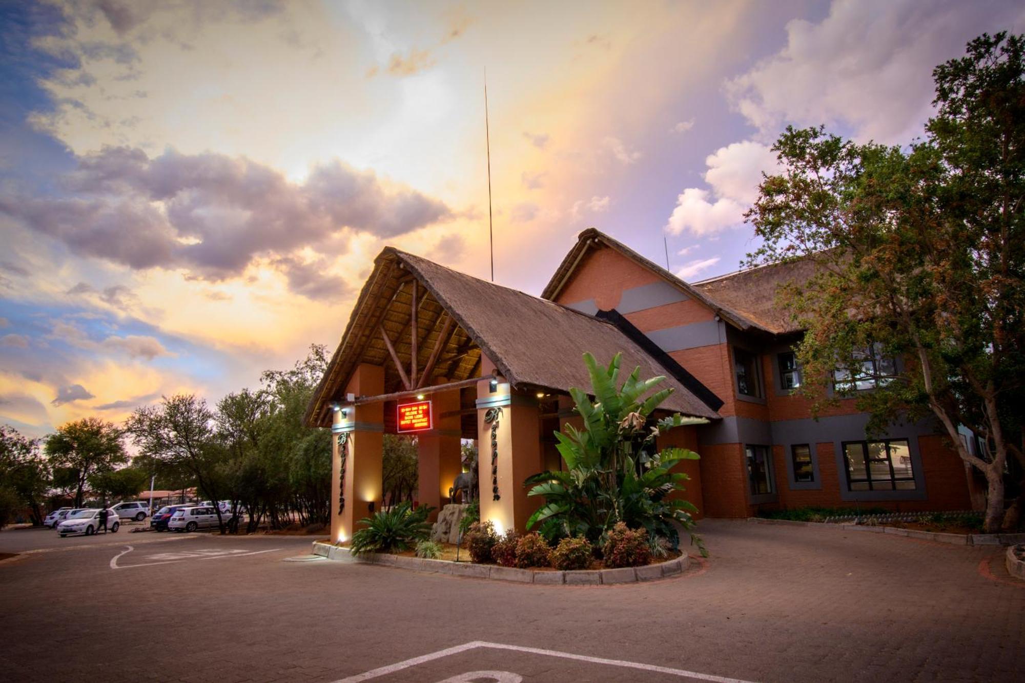 Bains Lodge Bloemfontein Exteriör bild