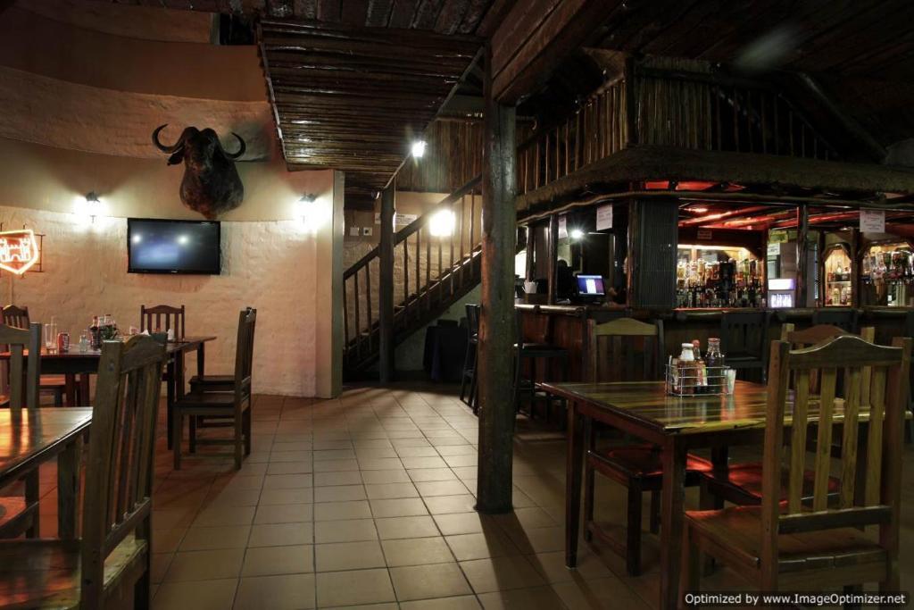 Bains Lodge Bloemfontein Exteriör bild