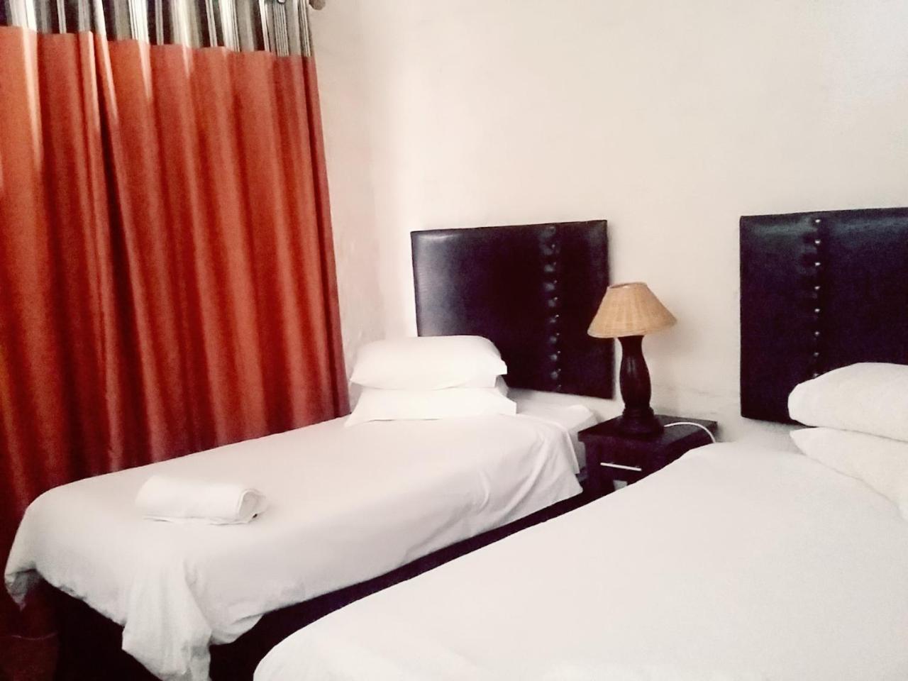 Bains Lodge Bloemfontein Exteriör bild