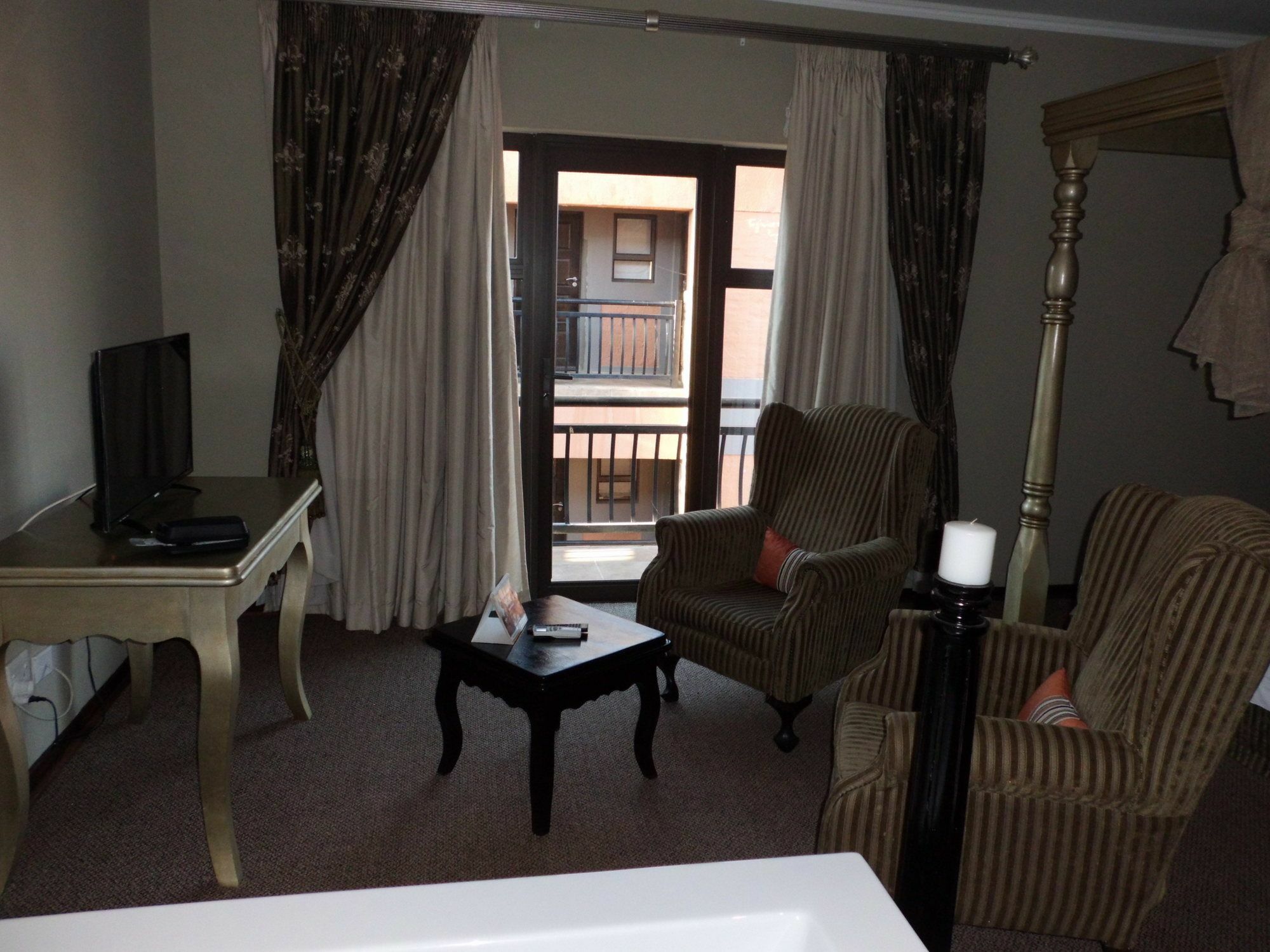 Bains Lodge Bloemfontein Exteriör bild